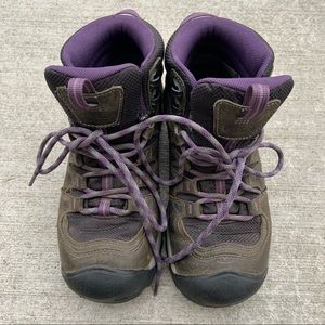Used Women's KEEN Gypsum II Mid Waterproof Hiking Boots Size 8.5
